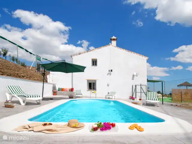 Villa Maria Esnite | Espagne, Costa del Sol, Comares - maison de vacances Notre piscine mesure 6m x 3m x1.20/1.60 et est filtrée au sel. Meilleur pour les personnes et l’environnement.
