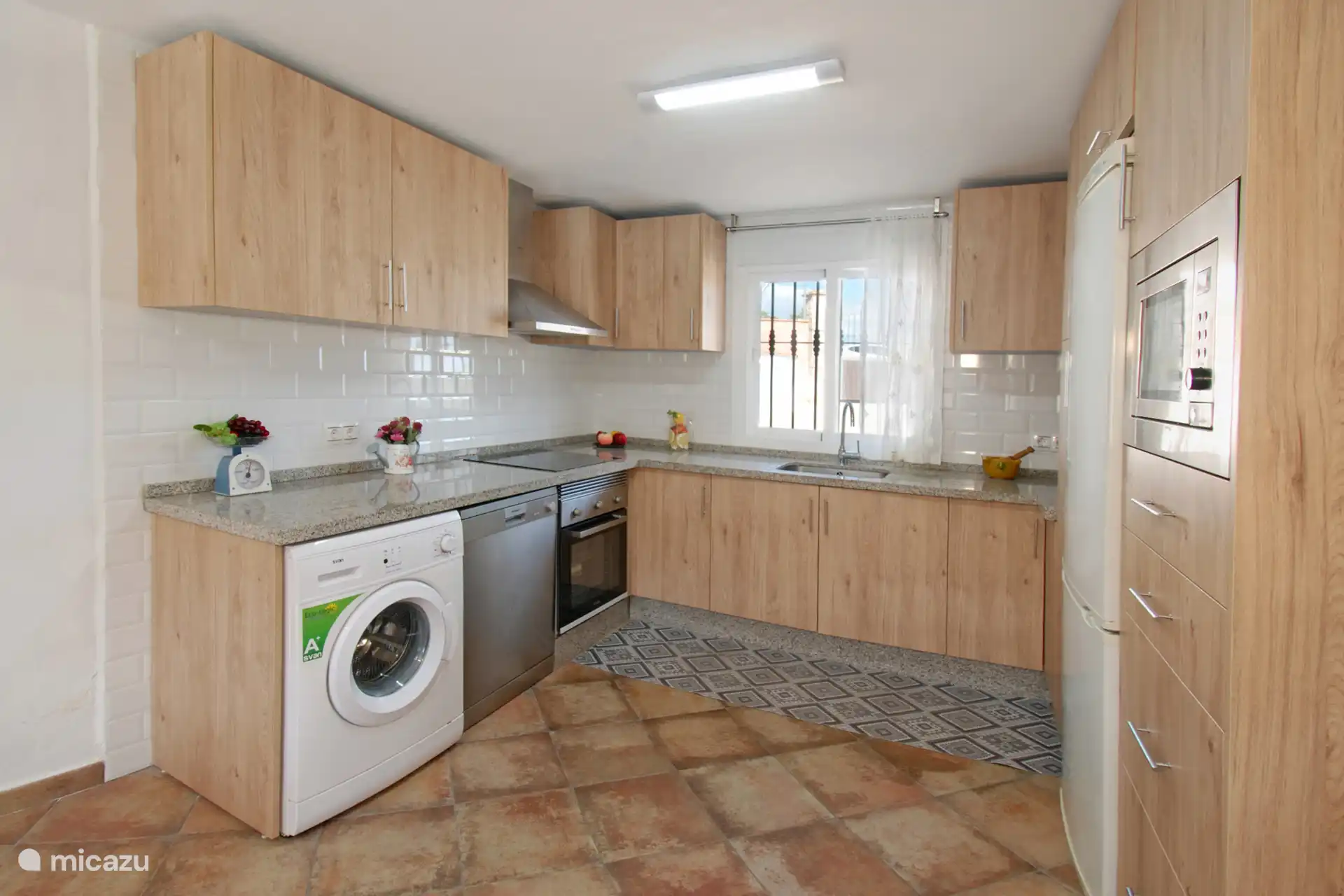 Eine sehr gut ausgestattete Küche für die Küchenprinzen und -prinzessinnen.