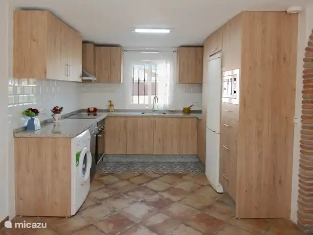 Villa Maria Esnite | Espagne, Costa del Sol, Comares - maison de vacances Tous les ustensiles de cuisine sont fournis ainsi que... très important... un lave-vaisselle. Pas de « victimes de la vaisselle » pendant ces vacances.