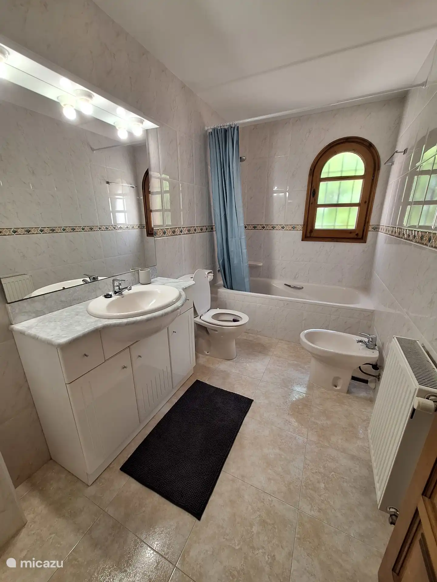 Badezimmer im Erdgeschoss