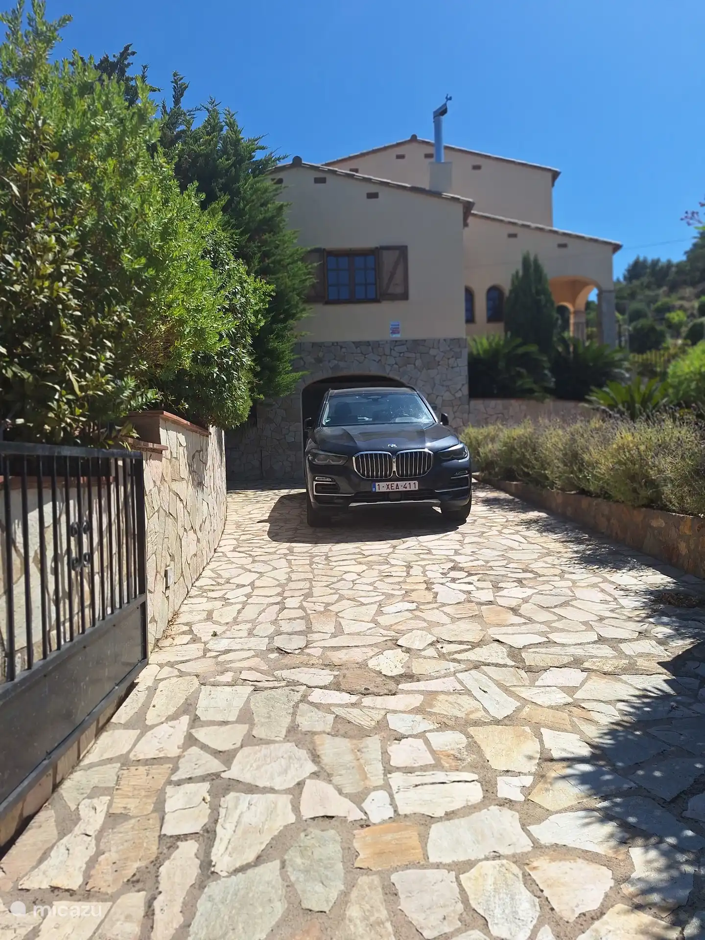 Einfahrt + Garageneinfahrt