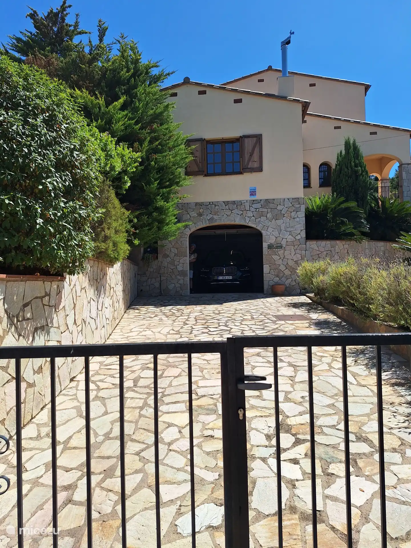 Einfahrt Garage + Tor