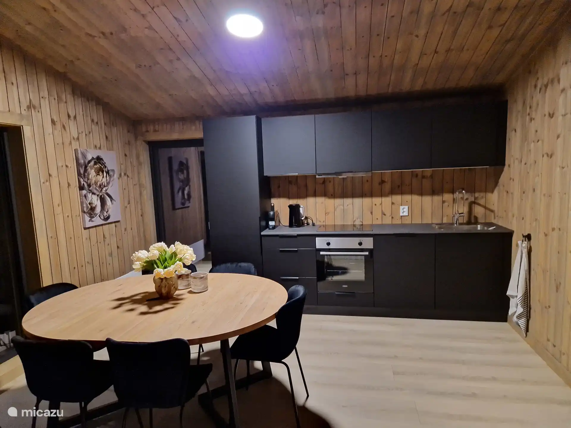 Offene Küche mit Esstisch