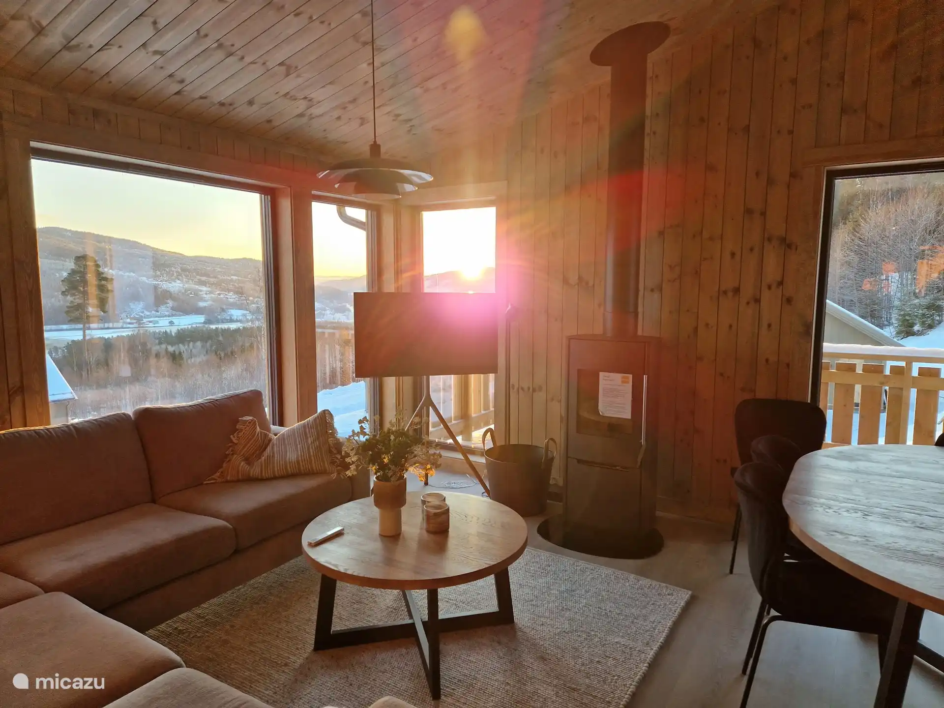 Wohnzimmer + Esstisch