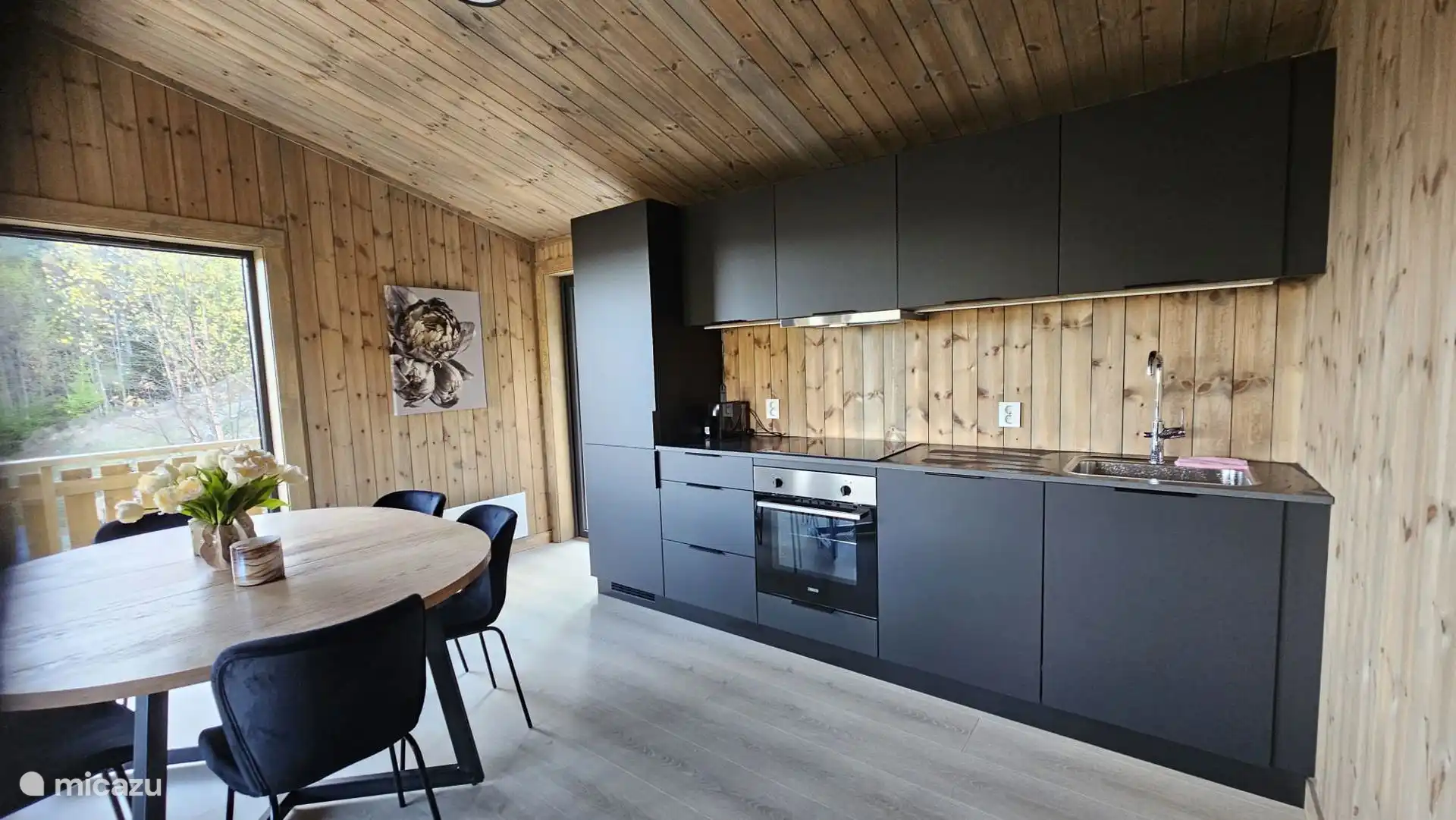 Offene Küche + Esstisch