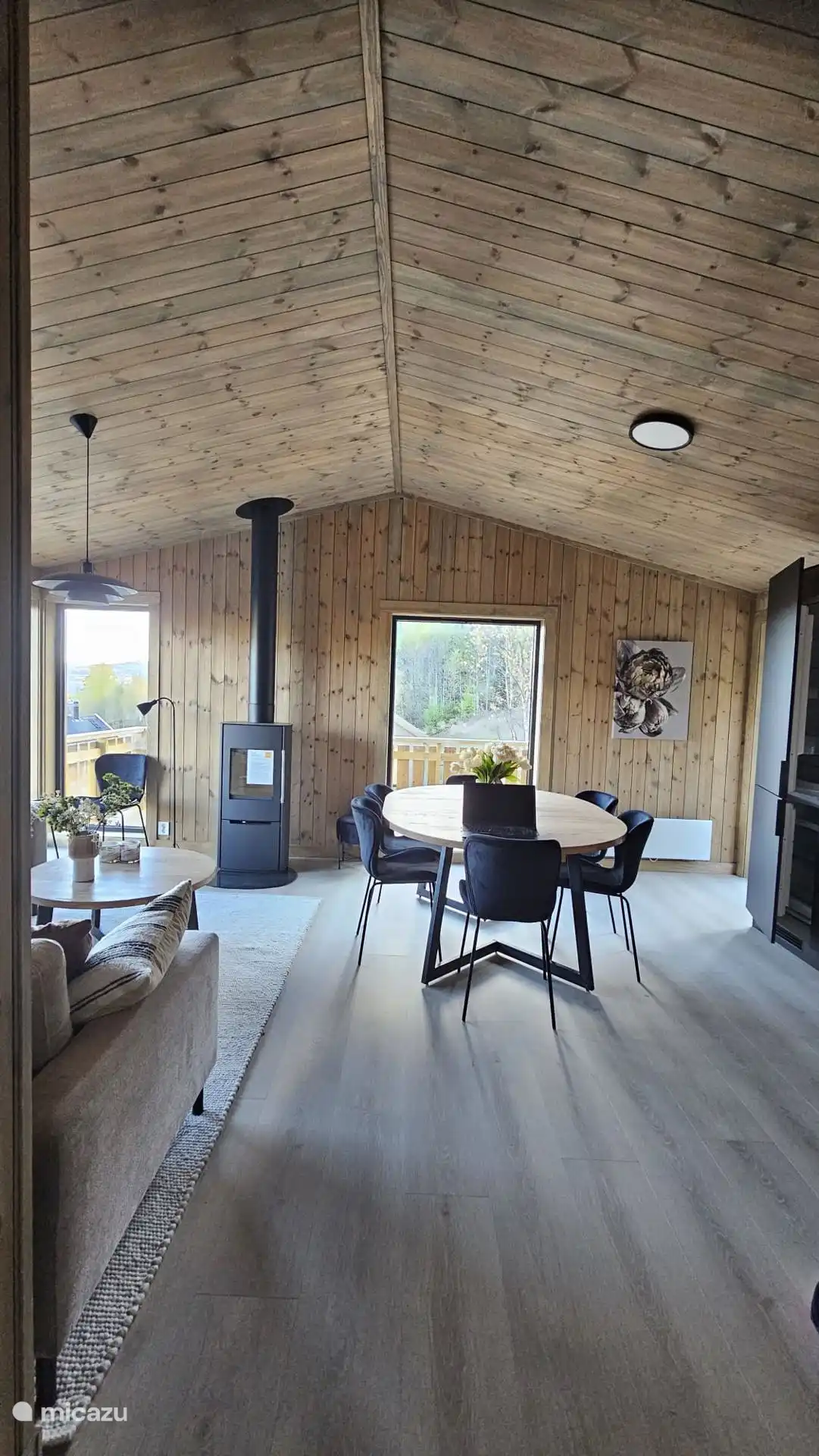 Wohnzimmer + offene Küche