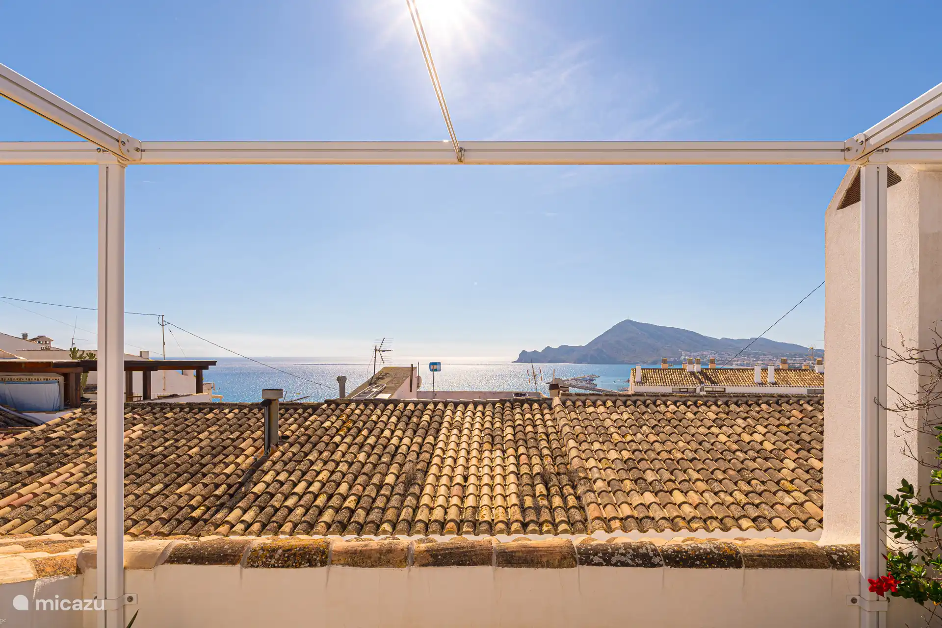 Dachterrasse mit Meerblick, einziehbarer Sonnenschirm