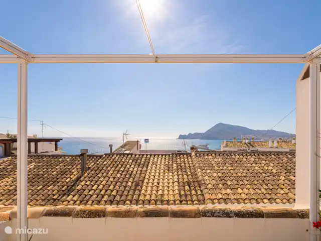 Luxe huis Altea Alicante te huur huren in Spanje, Costa Blanca, Altea - stadswoning Dakterras met zeezicht, uitschuifbaar zonnescherm