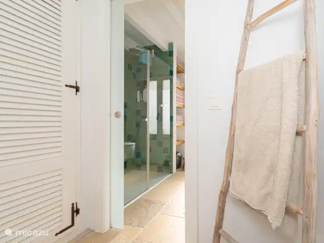 Luxe huis Altea Alicante te huur huren in Spanje, Costa Blanca, Altea - stadswoning Inloopdouche voor 2 personen, led-verlichting