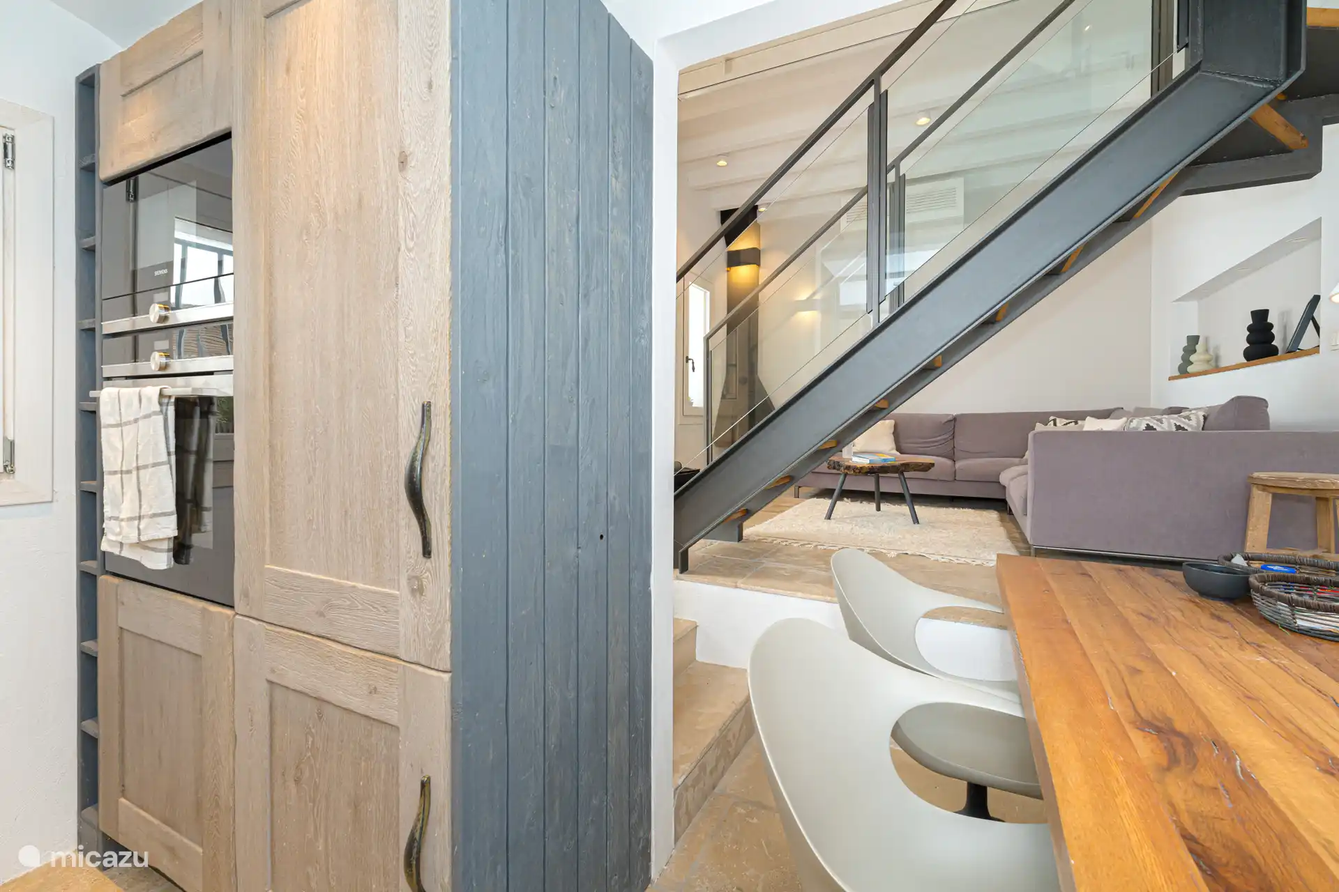 Riesiger Kühlschrank und Gefrierschrank. Backofen, Mikrowelle alles von Siemens