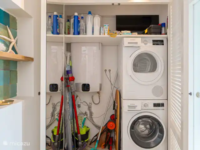Luxe huis Altea Alicante te huur huren in Spanje, Costa Blanca, Altea - stadswoning Wasruimte, was- en drogermachine kwaliteit Siemens, stofzuiger Dyson pro