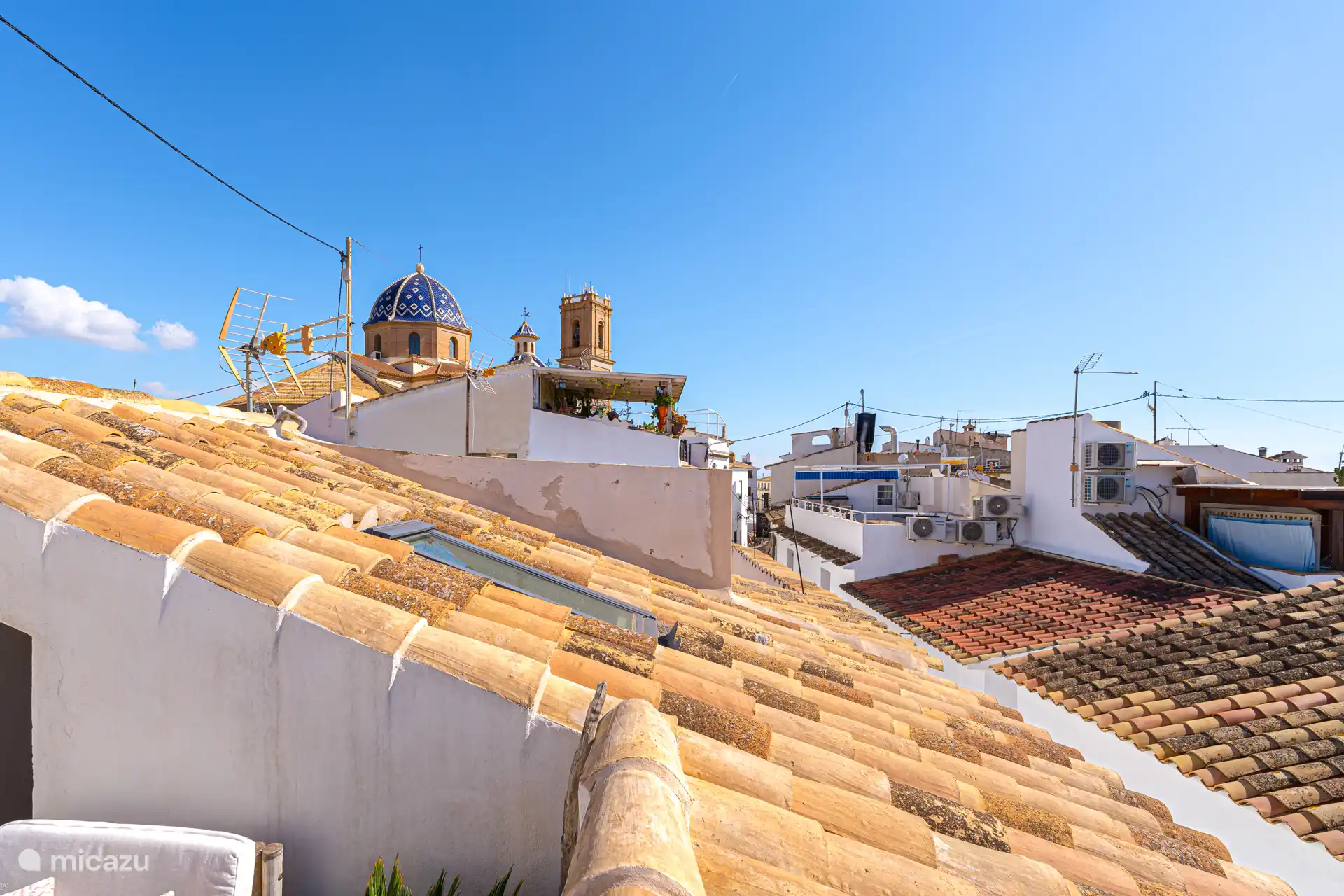 Blick auf die berühmte Kirche von Altea Nuestra Señora del Consuelo
