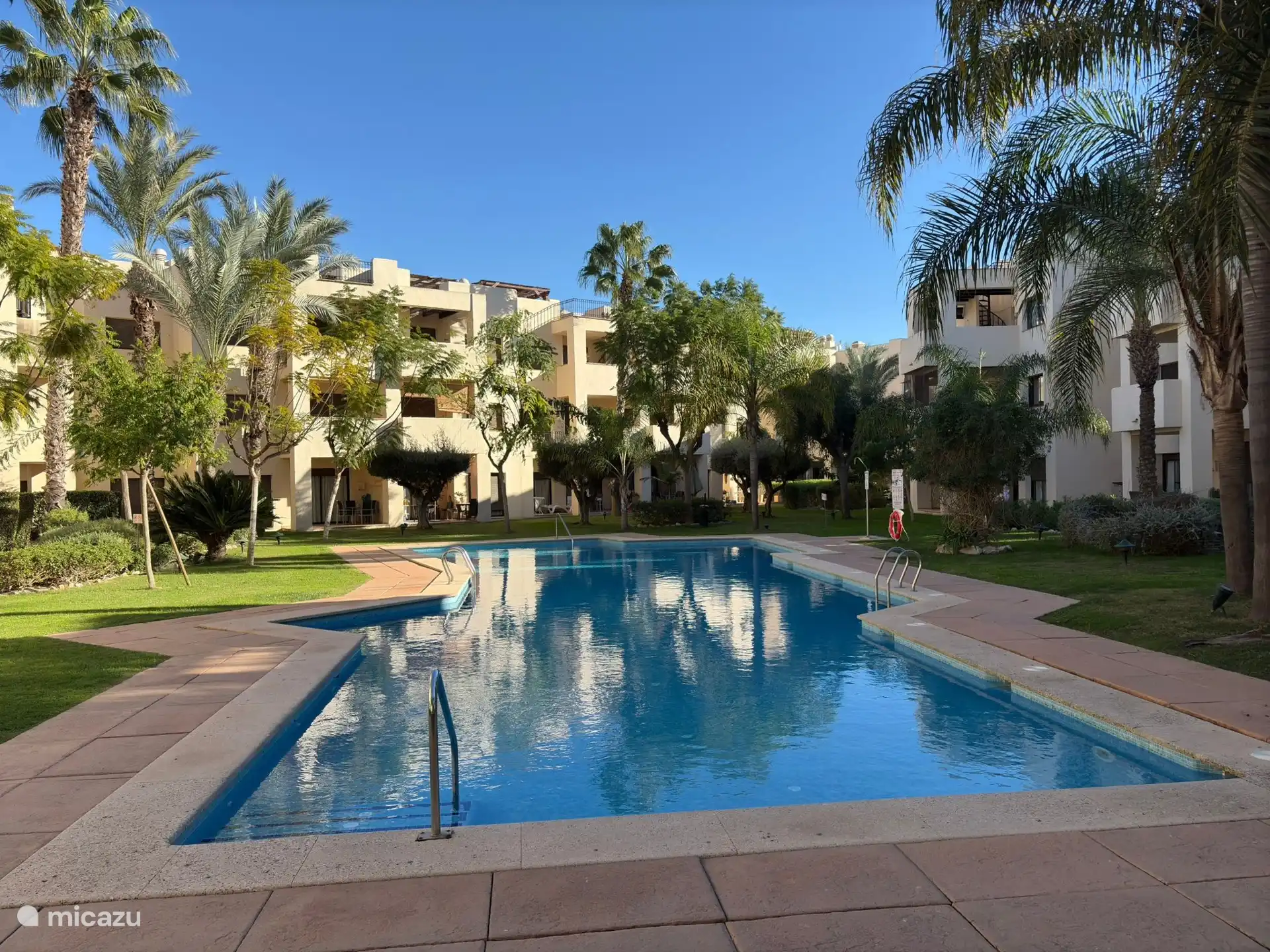 Sonnige Oase vor der Haustür des Penthouse Pentaguila.