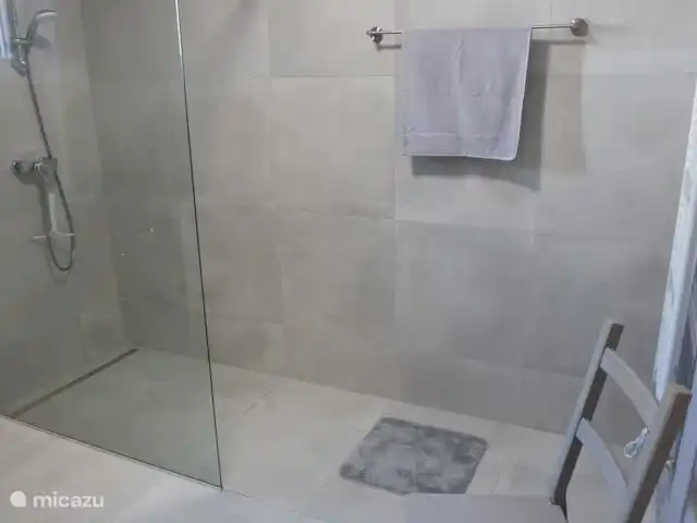 Location de Vacances Croatie, Dalmatie, Mimice, appartement -  Directement sur la mer ❯ coucher de soleil Salle de Bains