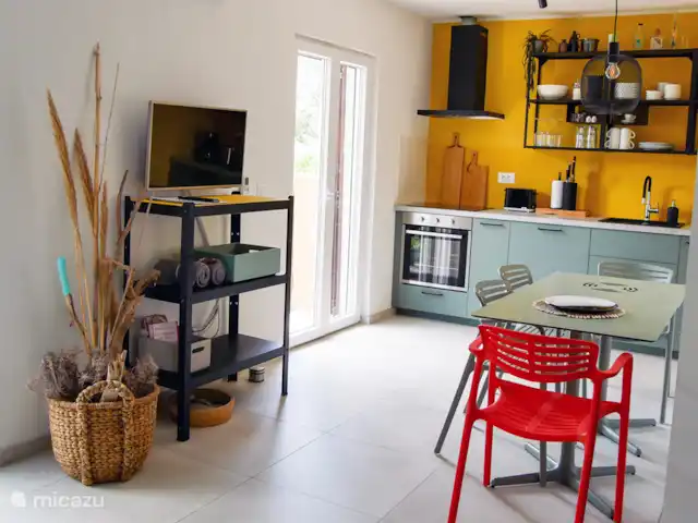 Location de Vacances Croatie, Dalmatie, Mimice, appartement -  Directement sur la mer ❯ coucher de soleil Salle à manger et cuisine