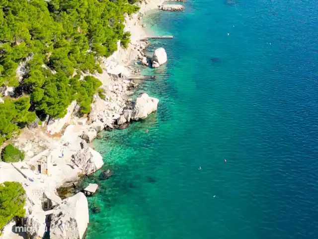 Location de Vacances Croatie, Dalmatie, Mimice, appartement -  Directement sur la mer ❯ coucher de soleil Sur la plage, vous trouverez de petites criques et des lieux de baignade cachés qui attendent d’être découverts.