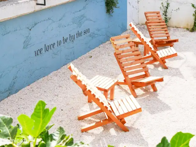 Location de Vacances Croatie, Dalmatie, Mimice, appartement -  Directement sur la mer ❯ coucher de soleil Le jardin est ouvert à tous les clients et offre une oasis de paix. Entouré d’oliviers verts, vous pourrez profiter d’une vue fantastique sur la mer scintillante - un endroit idéal pour se détendre et profiter.