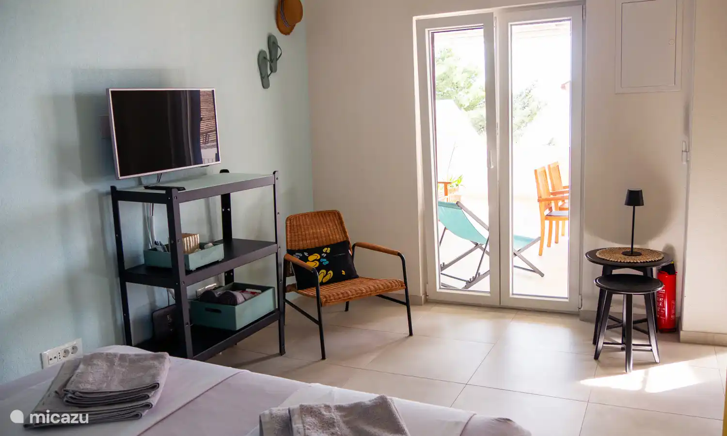 Ein gross­zügig, geschnittenes Einzimmer Apartment. Die hohen Wände verleihen dem Studio ein besonderes Flair.