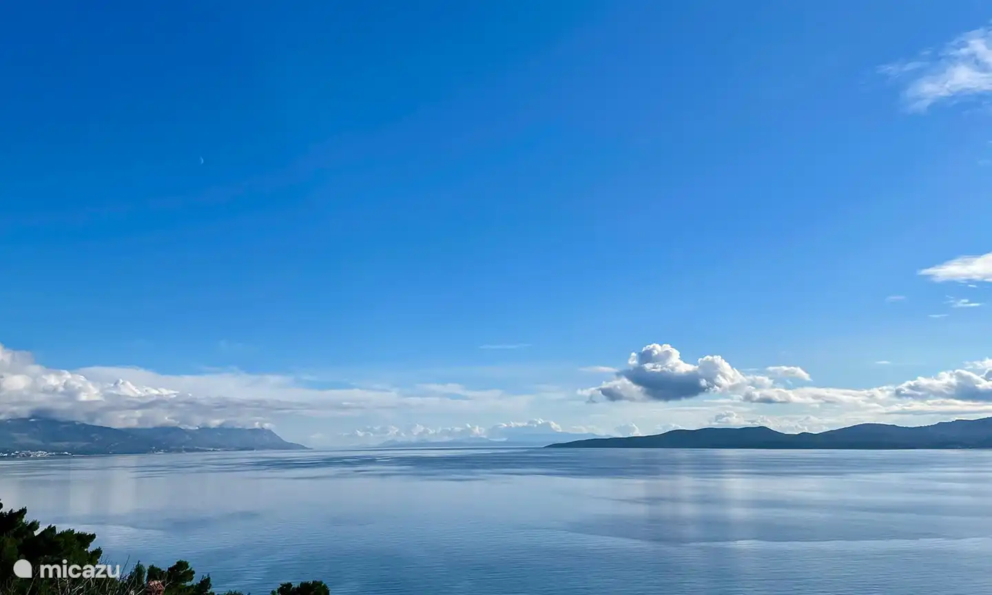 Wenn wir Urlaub sagen, was stellen Sie sich dann vor?
Den Geruch des Meeres? Das Geräusch der Wellen, die an die Küste schlagen? Den Geschmack von frischen Meeresfrüchten? Wir tun das auch. Deshalb ist eine Ferienwohnung am Meer viel mehr als nur ein Ort zum Übernachten.