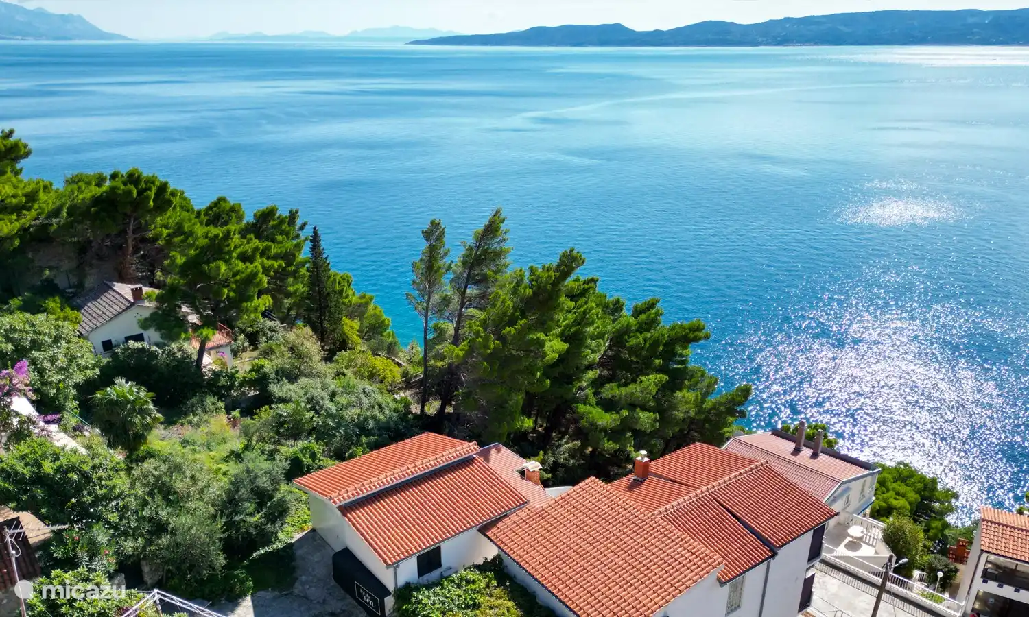 Das Meer in Kroatien besticht durch sein kristallklares Wasser, idyllische Buchten und eine beeindruckende Inselwelt. 