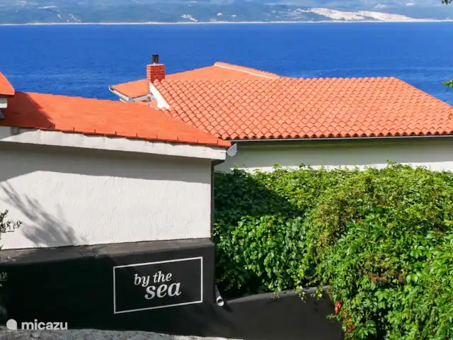 Location de Vacances Croatie, Dalmatie, Mimice, studio - Front de mer ❯ studio F Nous aimons être au bord de la mer' Bienvenue dans vos vacances.