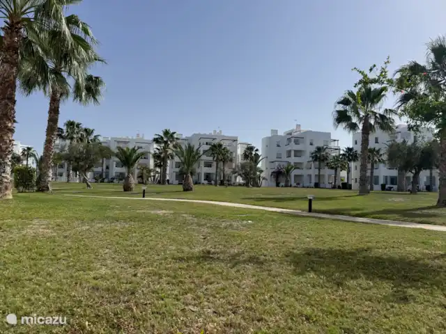 La Casa para disfrutar la vida  huren in Spanje, Costa Cálida, Torre Pacheco - appartement Prachtige tuin om in te wandelen , lekker op een bankje te zitten .. boekje lezen , genieten van de zon !