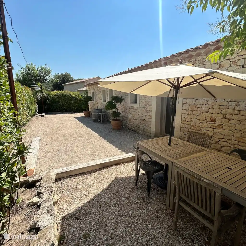 Huis met zwembad in Gordes Manetin