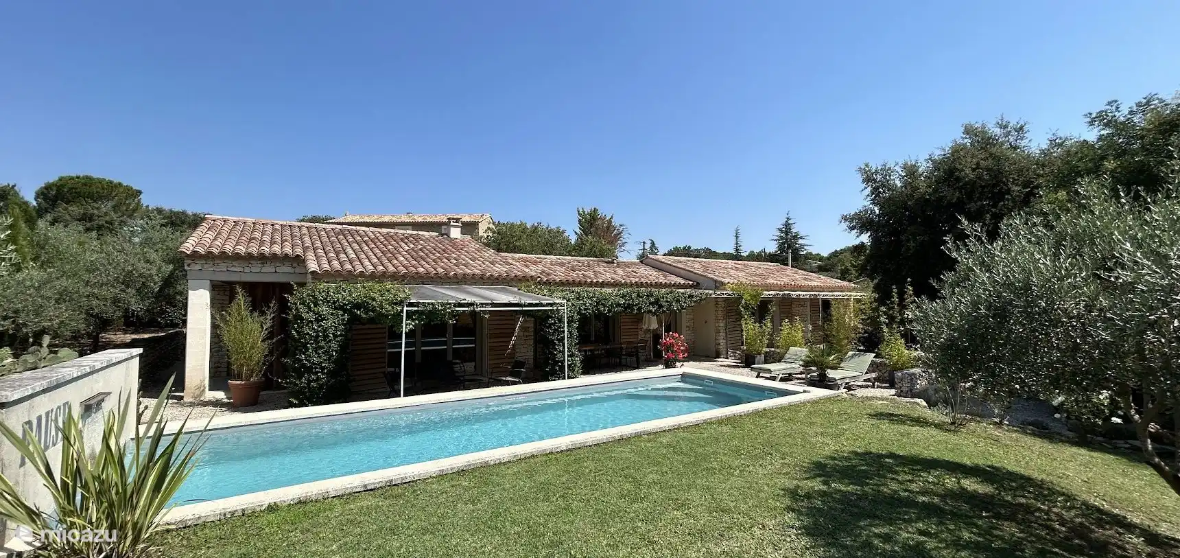 holiday house in France – House with pool in Gordes Manetin