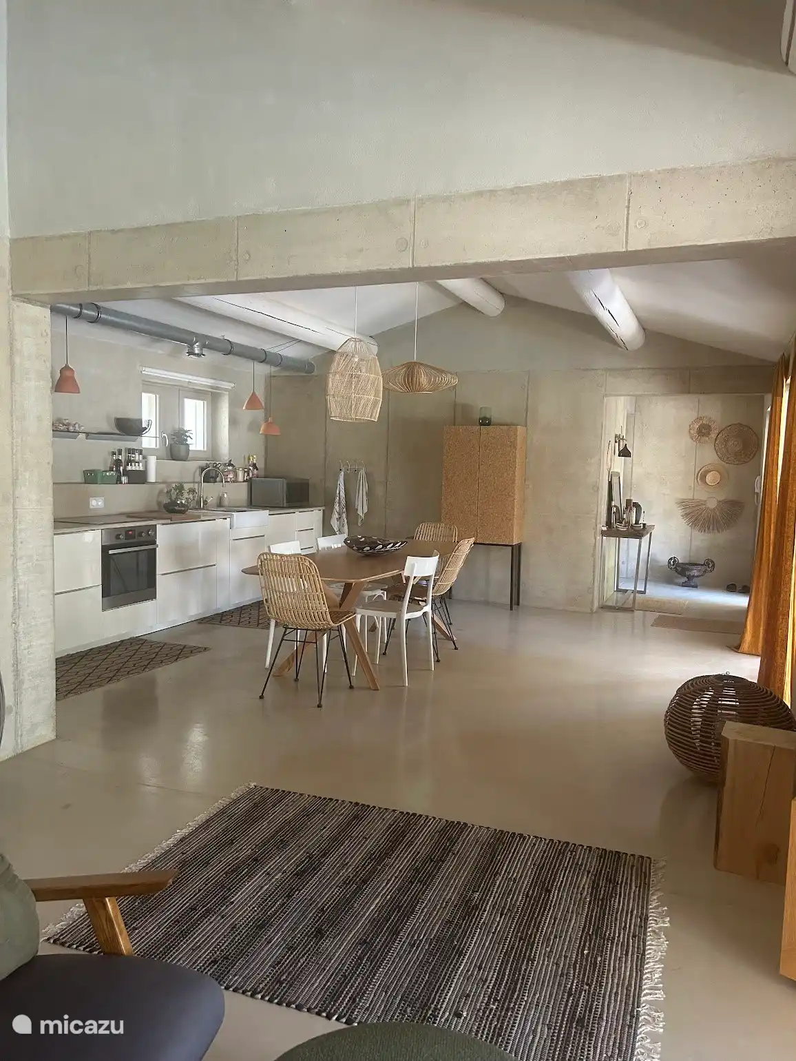 Home kitchen and dining room