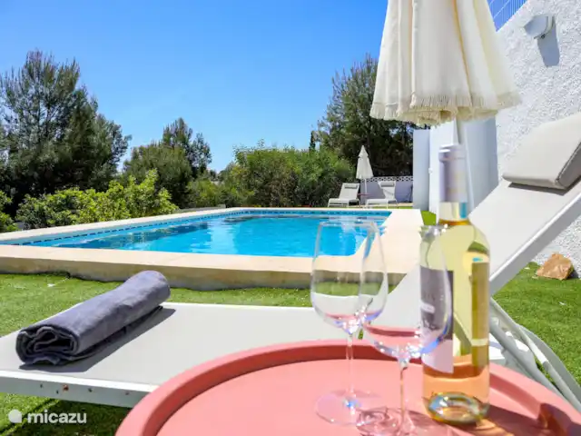 Villa Zahra | Espagne, Costa Blanca, Benissa - villa Besoin d’un endroit ombragé ? Le jardin offre de nombreux endroits verts pour se détendre.