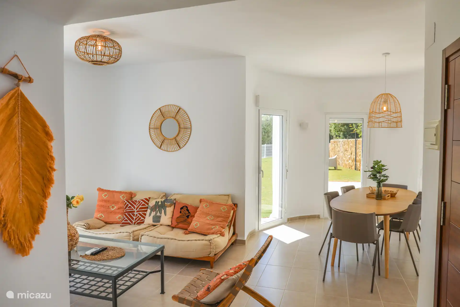 La tranquila zona residencial ofrece la máxima relajación y privacidad.