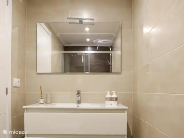 Villa Zahra | Espagne, Costa Blanca, Benissa - villa La maison d’hôtes dispose également de sa propre salle de bain avec douche et toilettes.