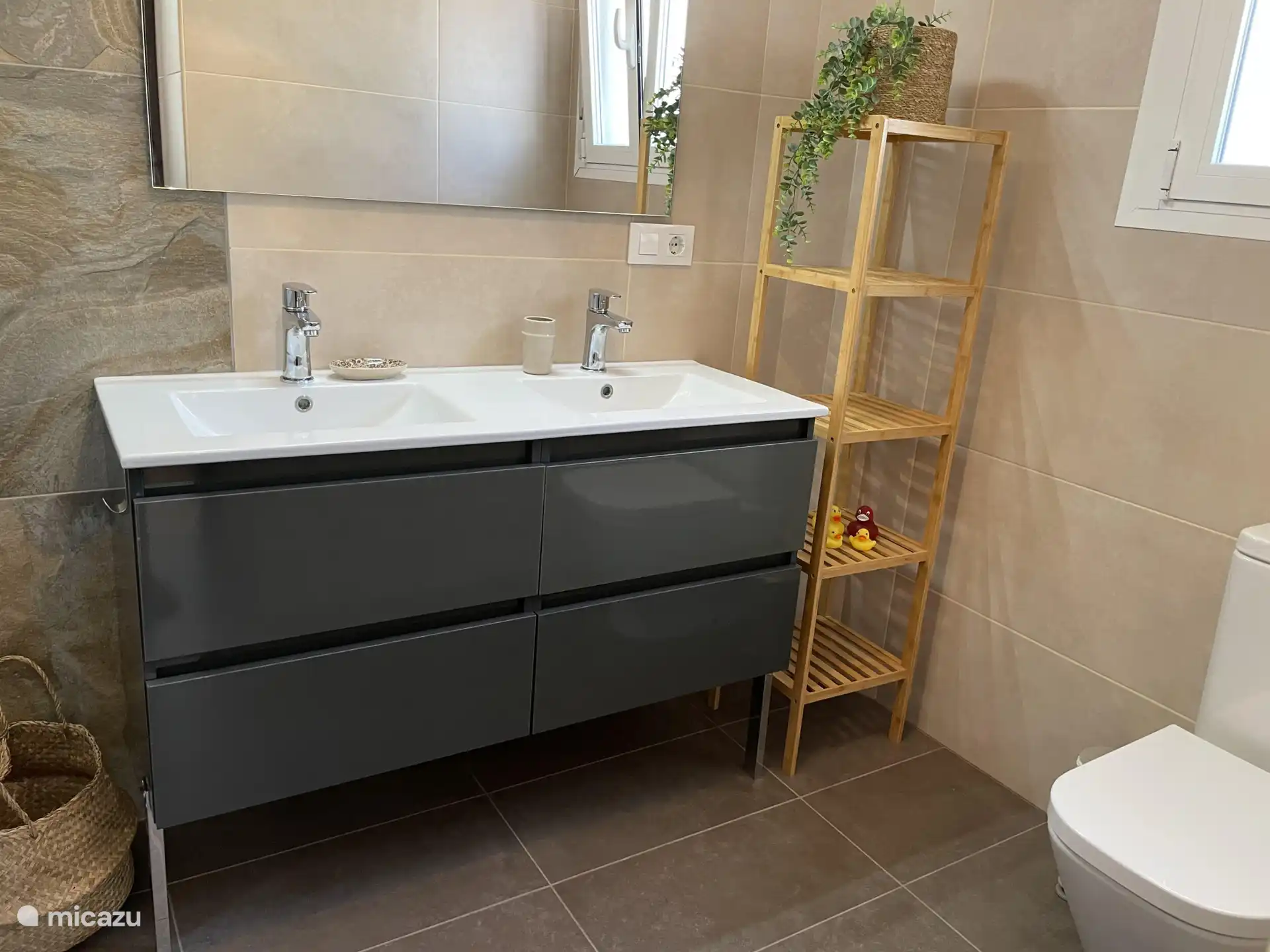 Todos los baños están equipados con modernas instalaciones sanitarias para un confort óptimo.