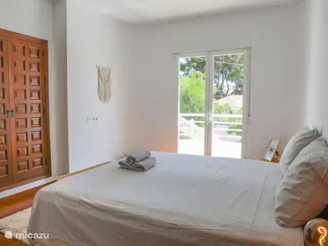 Villa Zahra | Espagne, Costa Blanca, Benissa - villa La chambre principale dispose d’un lit king-size confortable pour une bonne nuit de sommeil.