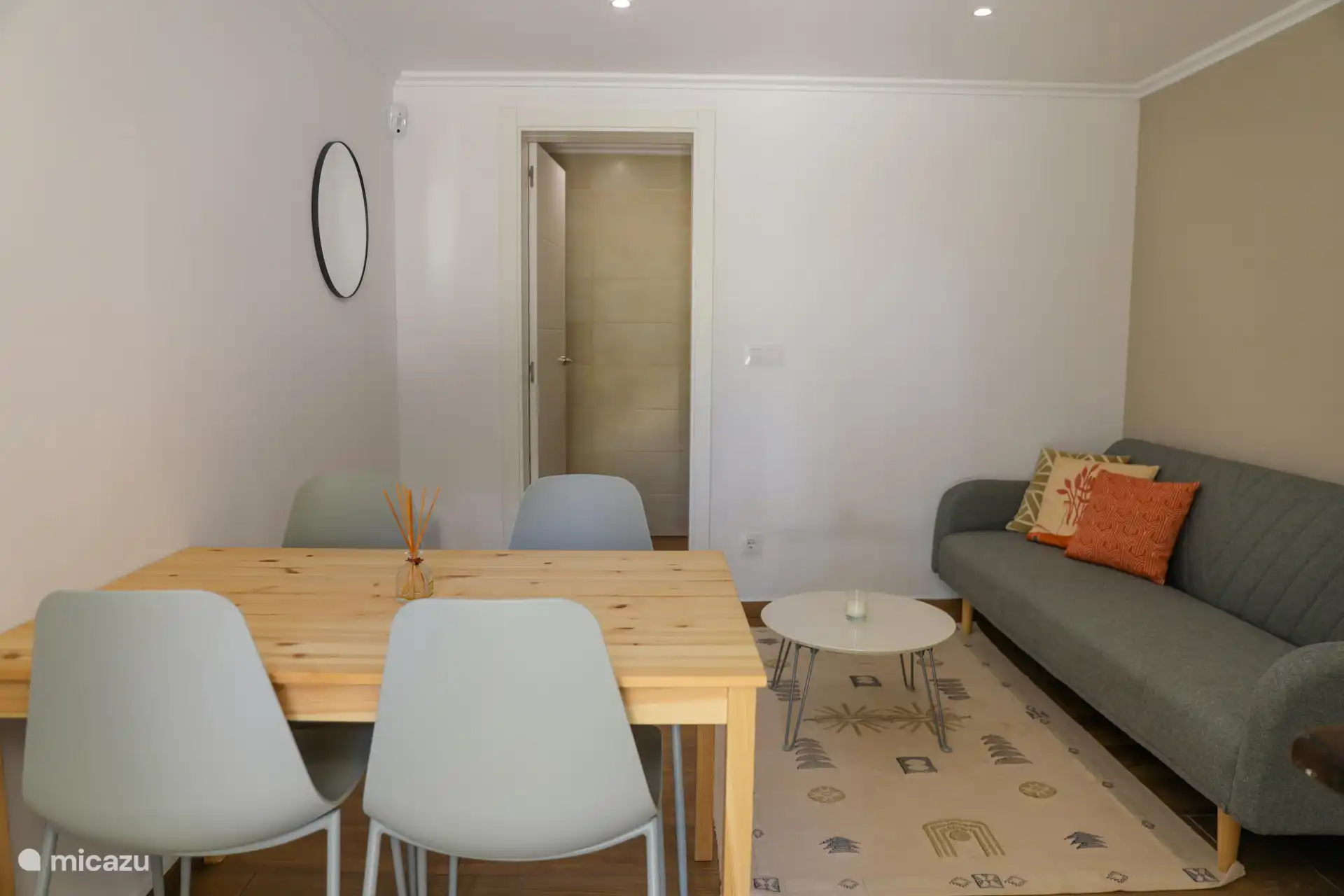 La ubicación tranquila de las habitaciones garantiza una noche de sueño sin interrupciones.