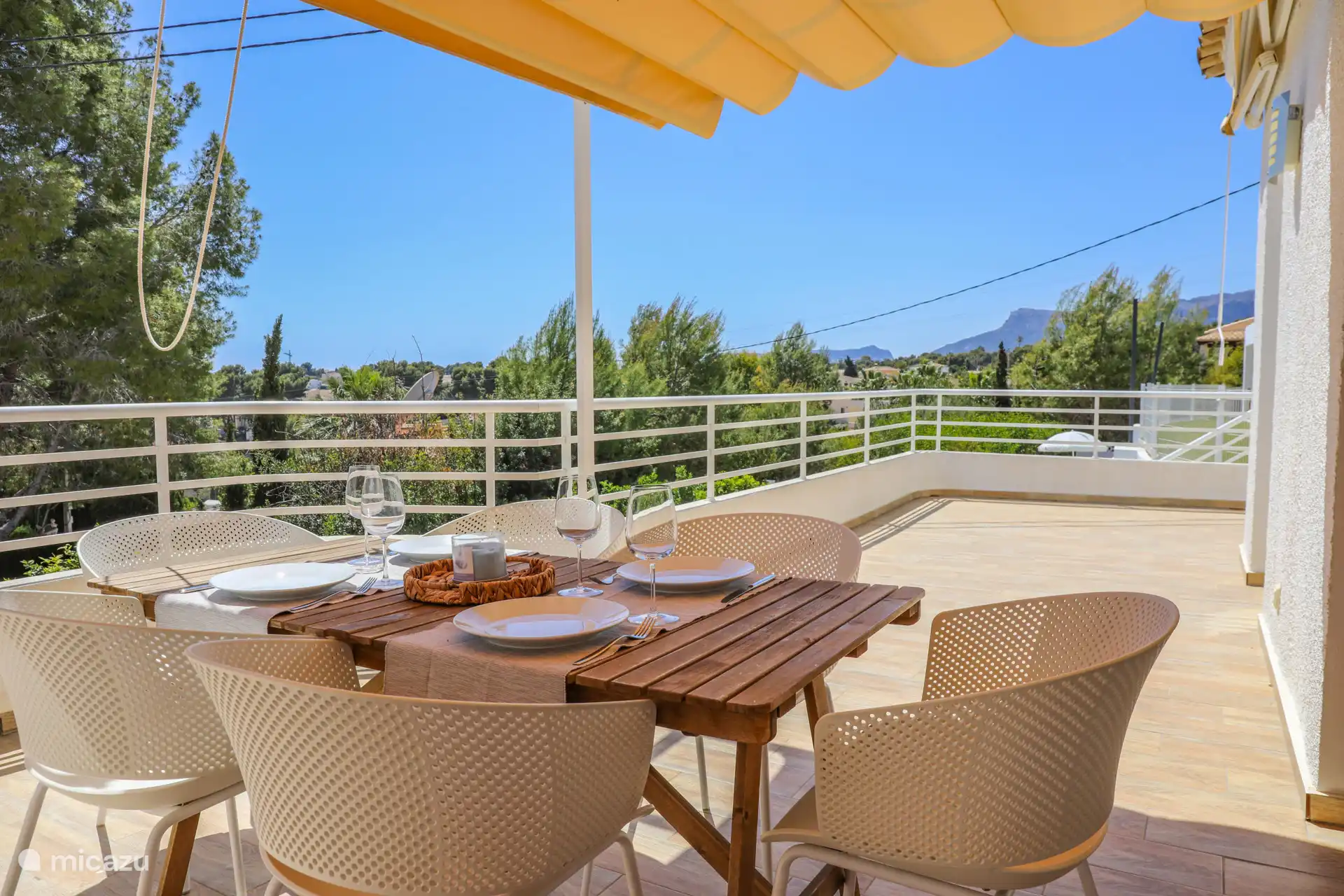 En el gran balcón se puede disfrutar de los calurosos días de verano.