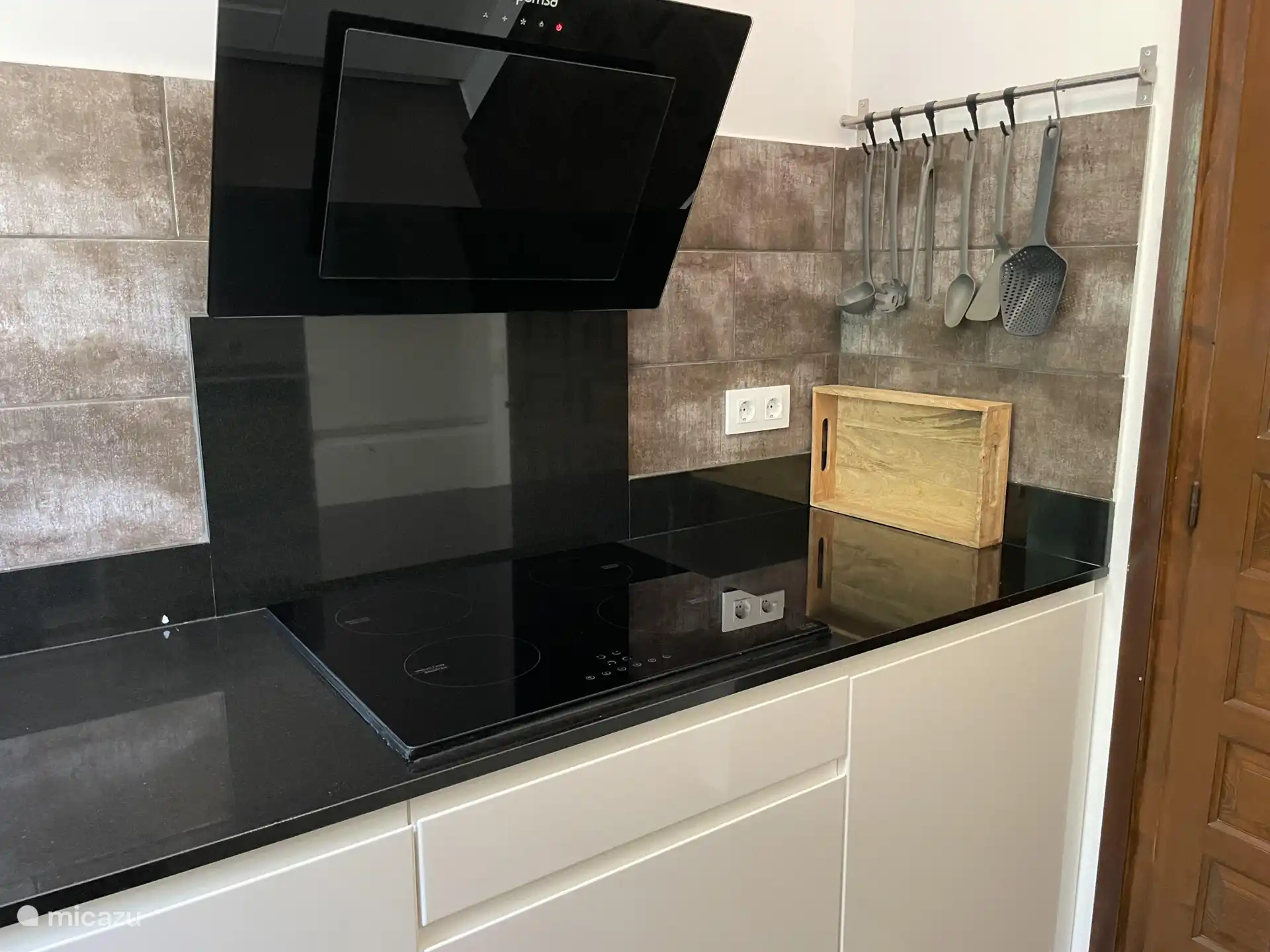 Con suficiente espacio y todo lo necesario, puede preparar fácilmente una comida aquí.