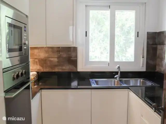 Villa Zahra | Espagne, Costa Blanca, Benissa - villa Les murs blancs et les accents chaleureux créent une atmosphère chaleureuse.