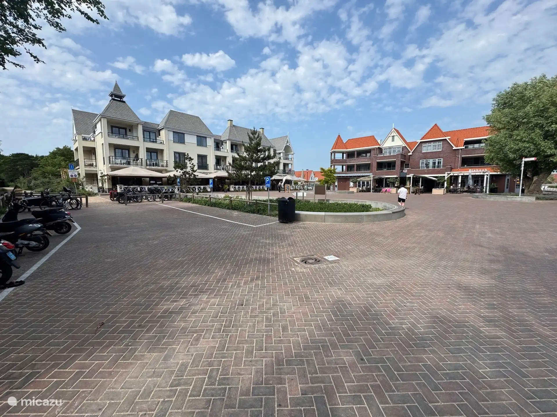 Dishoek-Platz mit Restaurants