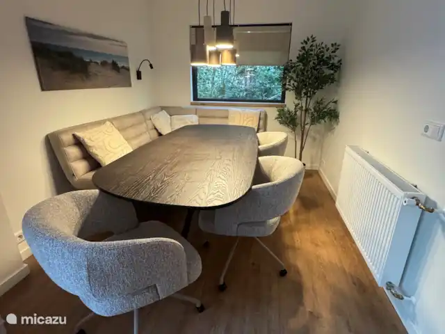 Uitwijck | Pays-Bas, Zélande, Dishoek - maison de vacances Salle à manger avec canapé spacieux et 3 chaises mobiles confortables