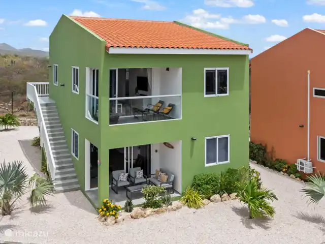 Bon Azul 5A en Curazao, Bandabou (oeste), Westpunt - casa vacacional Vista aérea de la casa verde, bellamente situada en una zona verde y tranquila.