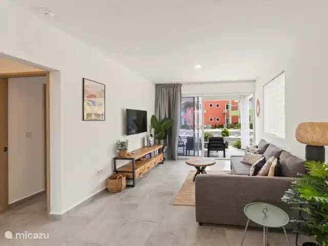 Bon Azul 5A en Curazao, Bandabou (oeste), Westpunt - casa vacacional Diseño de planta abierta con cocina moderna y cómoda sala de estar.  Ideal para la unión y la relajación.