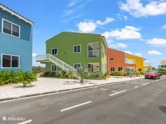 Bon Azul 5A en Curazao, Bandabou (oeste), Westpunt - casa vacacional Vista aérea de la casa verde, bellamente situada en una zona verde y tranquila.