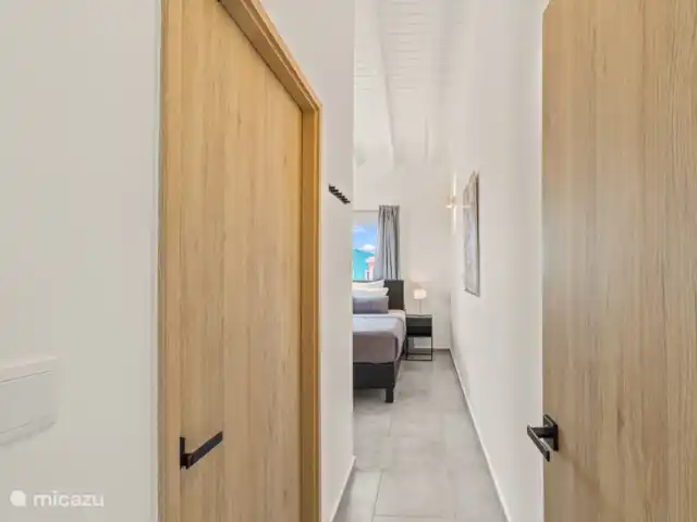 Punta Azul Ocean Resort 5B | Curaçao, Banda Abou (ouest), Westpunt - maison de vacances Chambre spacieuse avec lit double confortable - meublée pour une nuit de sommeil relaxante.