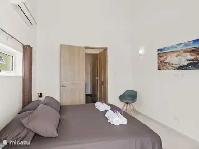 Punta Azul Ocean Resort 6A | Curaçao, Banda Abou (ouest), Westpunt - maison de vacances Chambre double spacieuse avec beaucoup de lumière naturelle - un endroit calme pour se détendre.