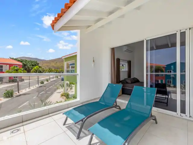 Punta Azul Ocean Resort 6A | Curaçao, Banda Abou (ouest), Westpunt - maison de vacances La terrasse est équipée de chaises longues confortables.