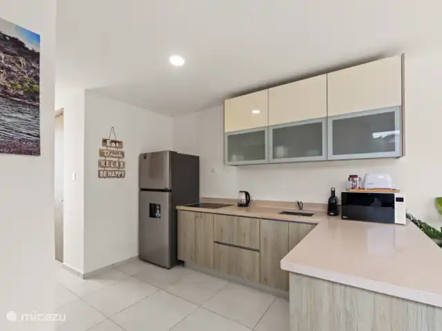 Punta Azul Ocean Resort 6A | Curaçao, Banda Abou (ouest), Westpunt - maison de vacances Cuisine équipée élégante avec tous les appareils nécessaires - idéale pour cuisiner confortablement pendant votre séjour.