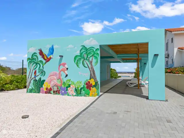 Punta Azul Ocean Resort 6A | Curaçao, Banda Abou (ouest), Westpunt - maison de vacances Une peinture murale saisissante au pool house crée un look ludique et estival.