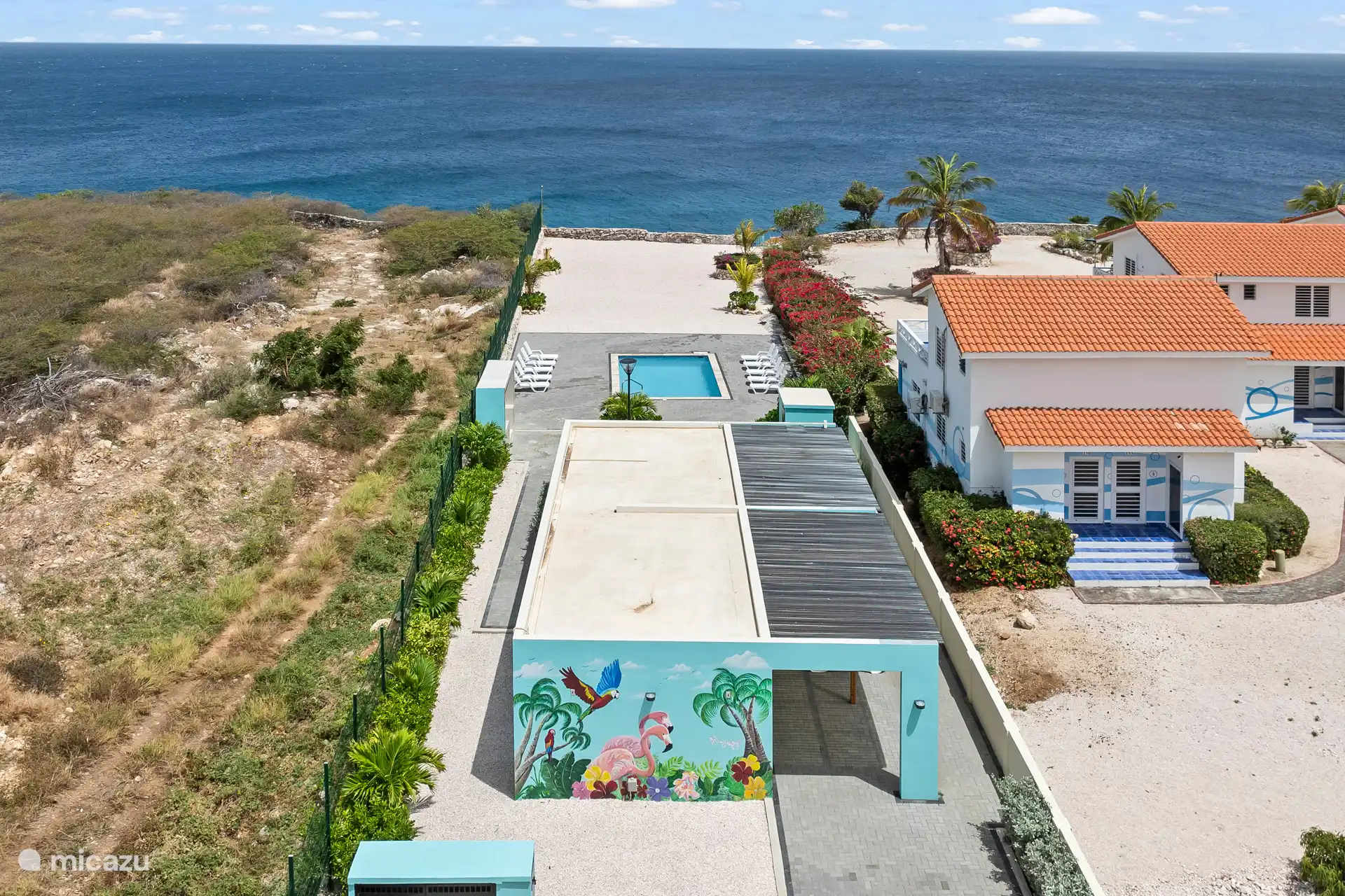 Piscina junto al mar: disfrute de un refresco con vistas al horizonte infinito.