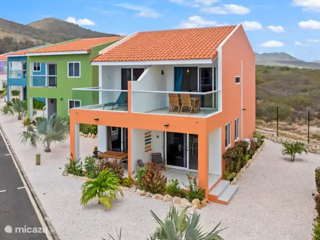Punta Azul Ocean Resort 6A | Curaçao, Banda Abou (ouest), Westpunt - maison de vacances Maison orange caractéristique avec un aspect chaleureux.